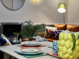 Spacious 3 Bedrooms-Free Parking-Sleeps 8