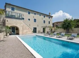 Luxury Villa Covri