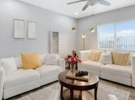 Leyla Pool Spa Min to Downtown Freeways Beaches
