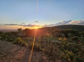Sítio com lindo pôr do sol, tranquilidade na serra de Carrancas com riacho