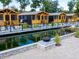 WOOD THRUSH LIMIT 3 cabin, מלון בNorth Sebago