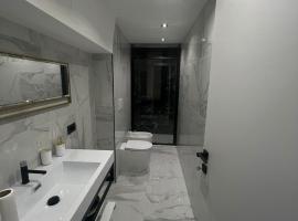 Vale House Apartment near Rho Fair, hotel v destinaci Baranzate