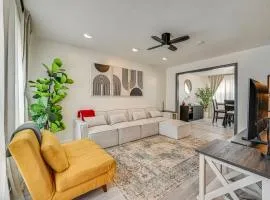 Townhome 1 Mi to Colt Park and Industrial District!