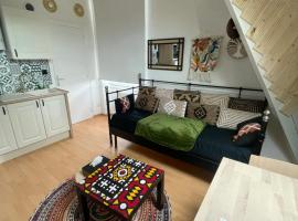 Un cocon au Presbytère avec place de parking voiture gratuite, hotell i Caen