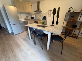 Grande maison centre ville - 5CH - 14 Pers, hotel in Neuilly-Plaisance