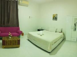 Guest house in New kwaitat near Al Ain Mall, hotel El-Ajnban