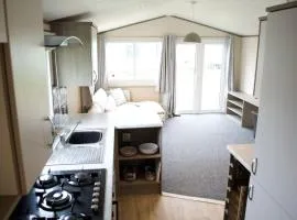 Cosy cabin for 6 in Great Billing