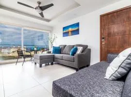 Ocean View, Amazing Sunsets, AC, Pool