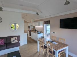 The Dochart Lodge with hot tub Braidhaugh Crieff, chata v destinaci Crieff
