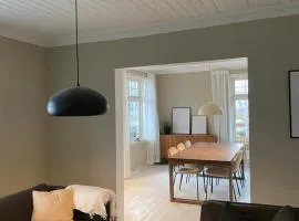 Centrally located 5-room detached house