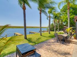 Boat, Fish and Swim Lakefront Cabin in Okeechobee!, hotell sihtkohas Okeechobee