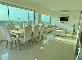 Penthouse con balcón y vista al mar cerca del Centro Histórico