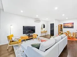Riviera - Perfect 2BR Richmond Apt with parking and pool