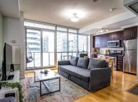 Spacious Condo Next To CN Tower