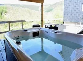 Lake-view apartment with sauna, hot tub