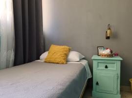 Habitación con baño compartido cerca al Parque San José, hostel v destinaci Córdoba
