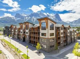 Spring Creek Spacious Luxury King One Bedroom plus Den at White Spruce Lodge