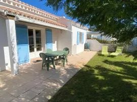Maison mitoyenne à Barbâtre près de la plage - 4 personnes - FR-1-823-149