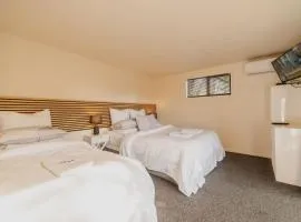 Meteor Suite for 3 - Parking Kitchenette