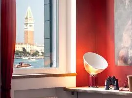 3 Windows on St Mark - Canal View Apartment