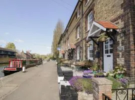 4 Canalside Cottages