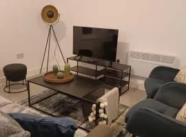 Heart of Warrington | Modern 3-Bed Stay