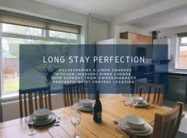 Dwellcome Home Ltd 3 DOUBLE Bedroom House Boldon, Ideal for long term contractor, etc stays, Free Parking, Fast WIFI, 3 miles 7 mins drive to Nissan, 15 mins to Sunderland Newcastle, Regular Housekeeping Options - see our site for assurance