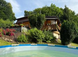 Rudera u Sióstr DREWNIANY DOMEK Stróża, hotel v mestu Stróża