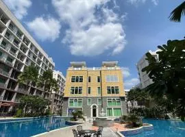 Compact Room In Wonderful Pool