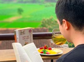Duy Tuyen Ba Be Homestay, δωμάτιο σε οικογενειακή κατοικία σε Bak Kan