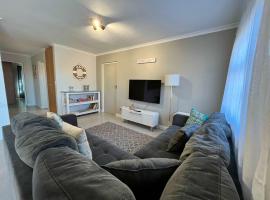 South Shore Stay - Family-Friendly Stay by the Sea, hotel in Vishoek