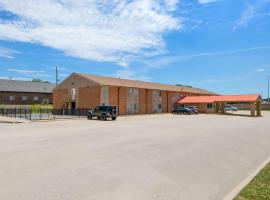 Econo Lodge Emporia, cabin in Emporia