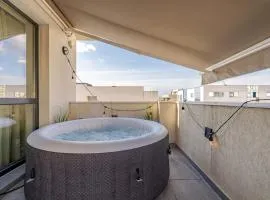 Downtown Loft Apartment with Jacuzzi&Terrace
