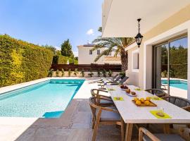Beautiful Villa !, hotel v destinaci Pegeia