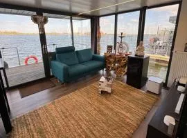 Exclusive Houseboat La Mare 12 x 5 m in Maasbommel