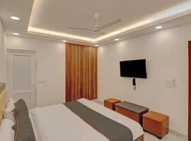 Collection O Spot Light Near Tughlakabad Station Metro Station