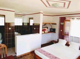 Analamazaotra Hôtel, готель у місті Moramanga