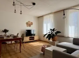 Spacious, stylish & central apartment, Great excursions in surrounding area