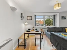 Apt 6, Woodhouse Suite