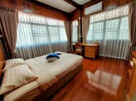 Whales Come to the River - Riverside - 3 rooms on 2nd floor