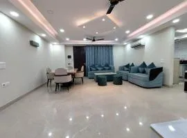 Homlee-Virasat 3BHK Flat Central DEL-Lift-Parking