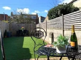 Hunters Cottage - Pet friendly Fisherman's cottage