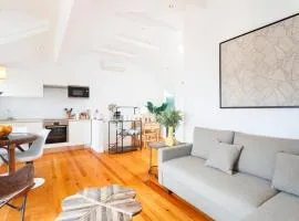 Bica Blue 1BR Loft w Riverview n AC by LU Holidays
