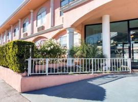 Rodeway Inn near Melrose Ave