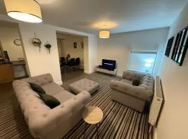 ResiLets - Newsham Road -Large 2 BR Short Stay Apartment for Holidays Contractors Visitors