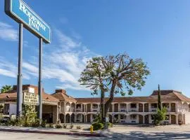 Rodeway Inn Magic Mountain Area