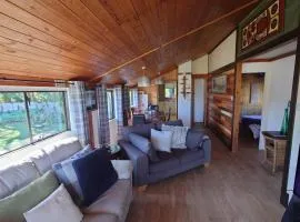Wildwood Cabin - Sleeps 6 Hot Tub & Parking
