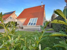 Ferienhaus im Villenpark Scharendijke, hotel in Scharendijke
