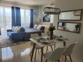 Near Airport Studio deluxe with kitchen, balcony and swimming pool Puerto Prinsesa , Palawan, acomoda&ccedil;&atilde;o em condom&iacute;nio em Puerto Princesa