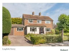 Archtrees House - Family home in Surrey village